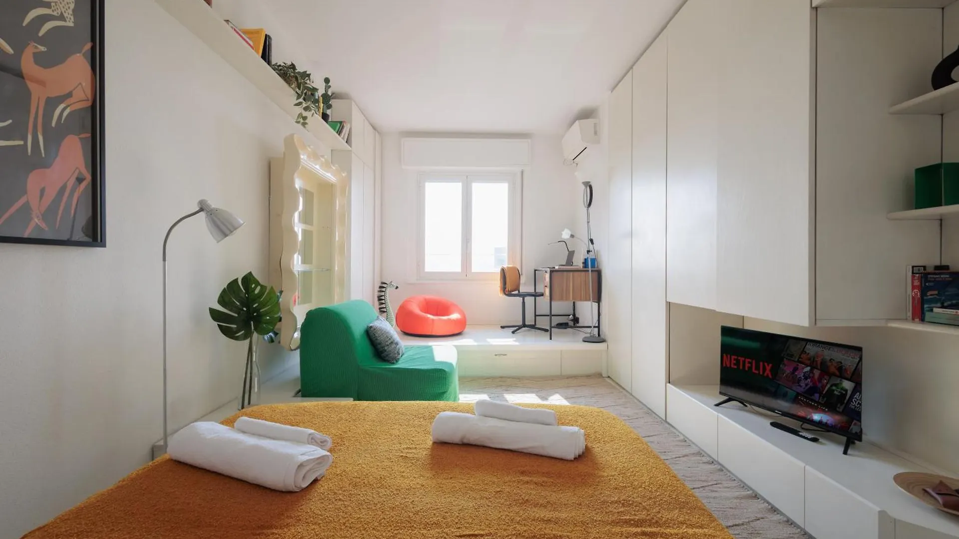 Appartamento Di Design Con Vista Su Via Tortona Mediolan 0*,  Włochy