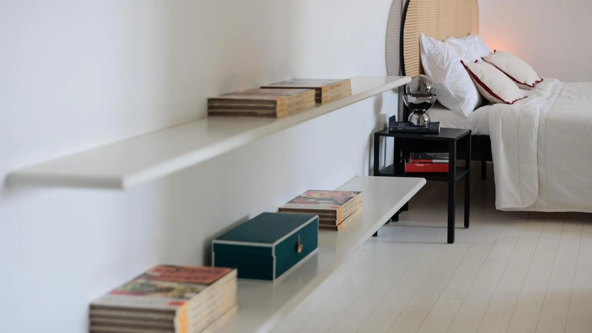 Apartment Appartamento Di Design Con Vista Su Via Tortona Milan Italy