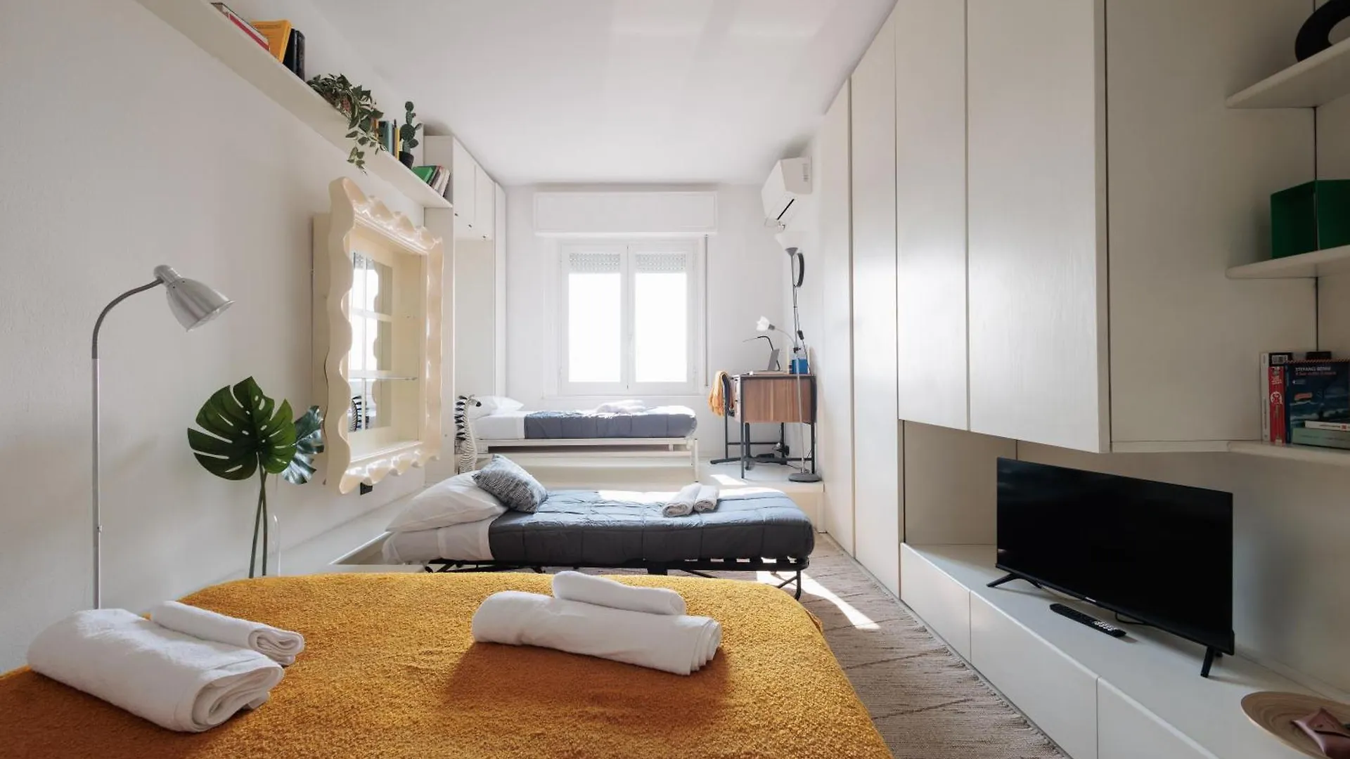 Apartment Appartamento Di Design Con Vista Su Via Tortona Milan