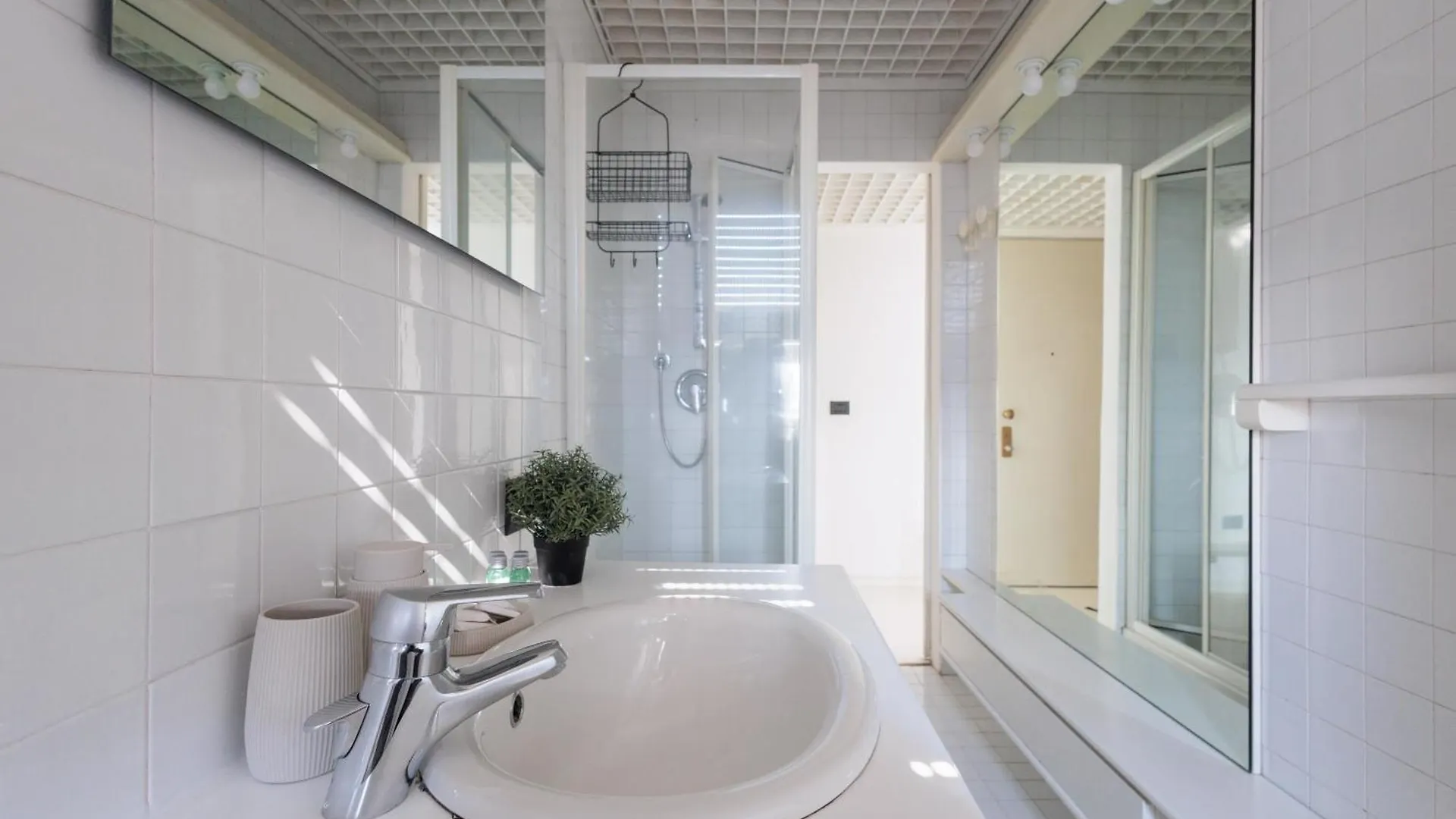Appartamento Di Design Con Vista Su Via Tortona Milan Apartment